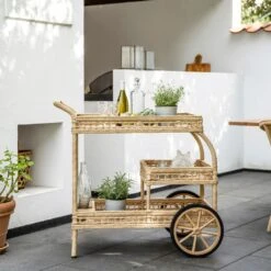 Elegant Geflochtener Servierwagen Mit Rädern Für Den Garten - Servierwagen Silje 8 Elegant Geflochtener Servierwagen Mit Rädern Für Den Garten - Servierwagen Silje -Gartentis Verkaufe elegant geflochtener servierwagen mit raedern fuer den garten servierwagen silje4