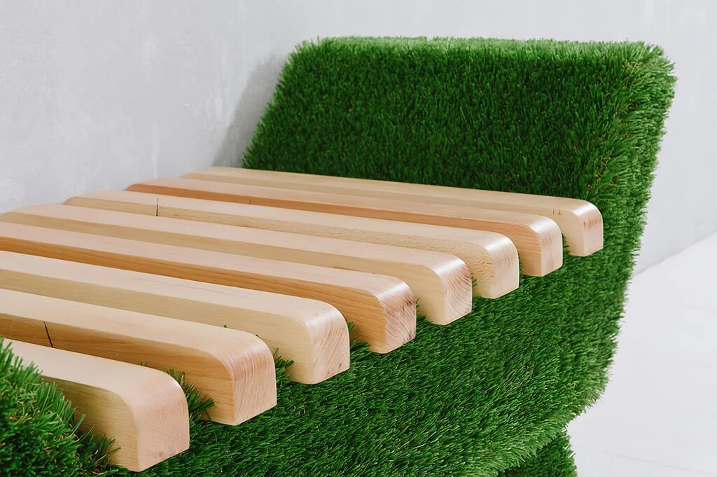 Kleine Gartenbank - Holz, GFK & Kunstrasen - Topiary - Fenke 6 Kleine Gartenbank - Holz, GFK & Kunstrasen - Topiary - Fenke – Bild 4