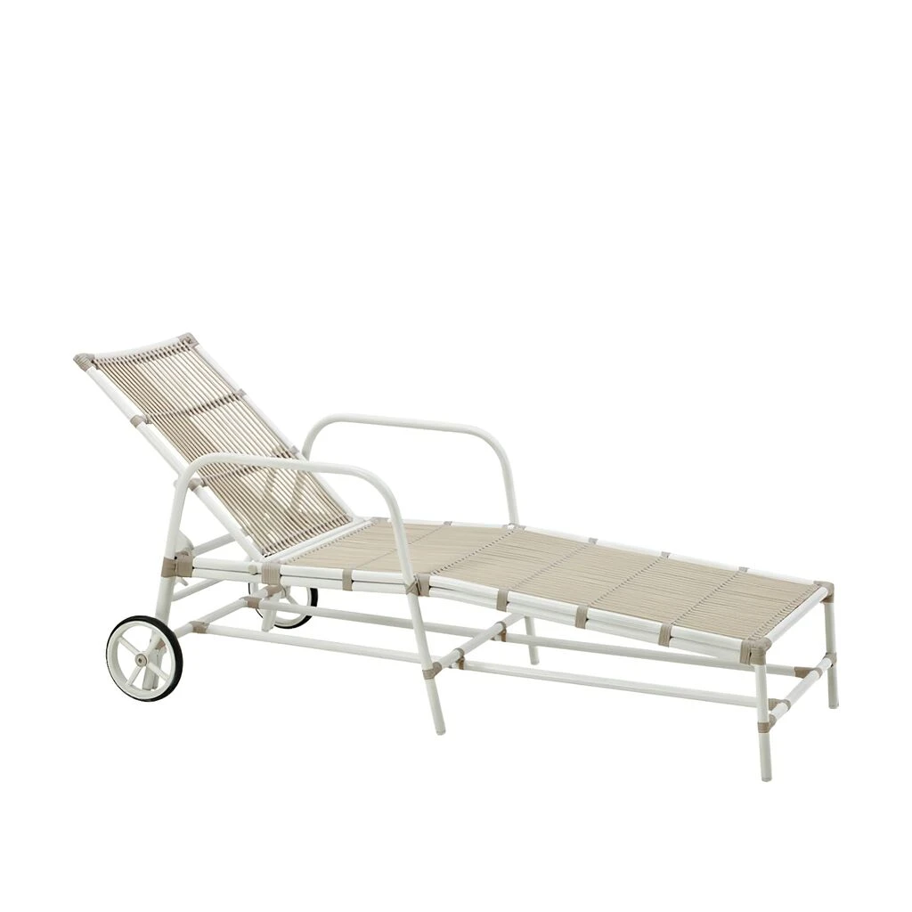 Weiße Sonnenliege Aus Alu-Rattan Mit Rollen - Sonnenliege Gerda 3 Weiße Sonnenliege Aus Alu-Rattan Mit Rollen - Sonnenliege Gerda